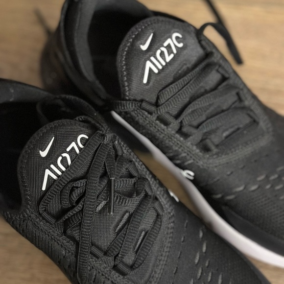 Nike Air Max 270 Sneakers - Picture 10 of 12
